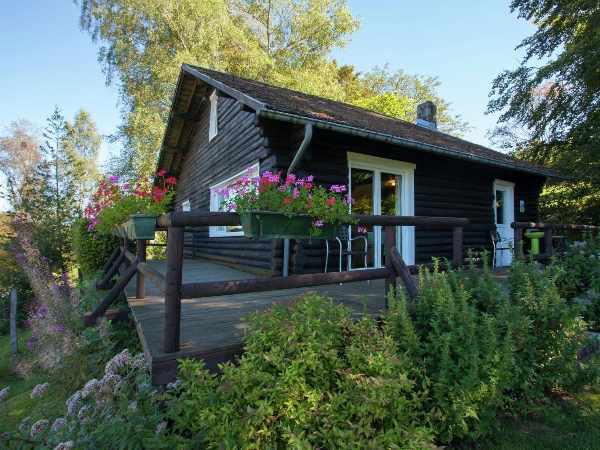 Open Wooden Chalet Built Against A Hill Франкоршамп Экстерьер фото