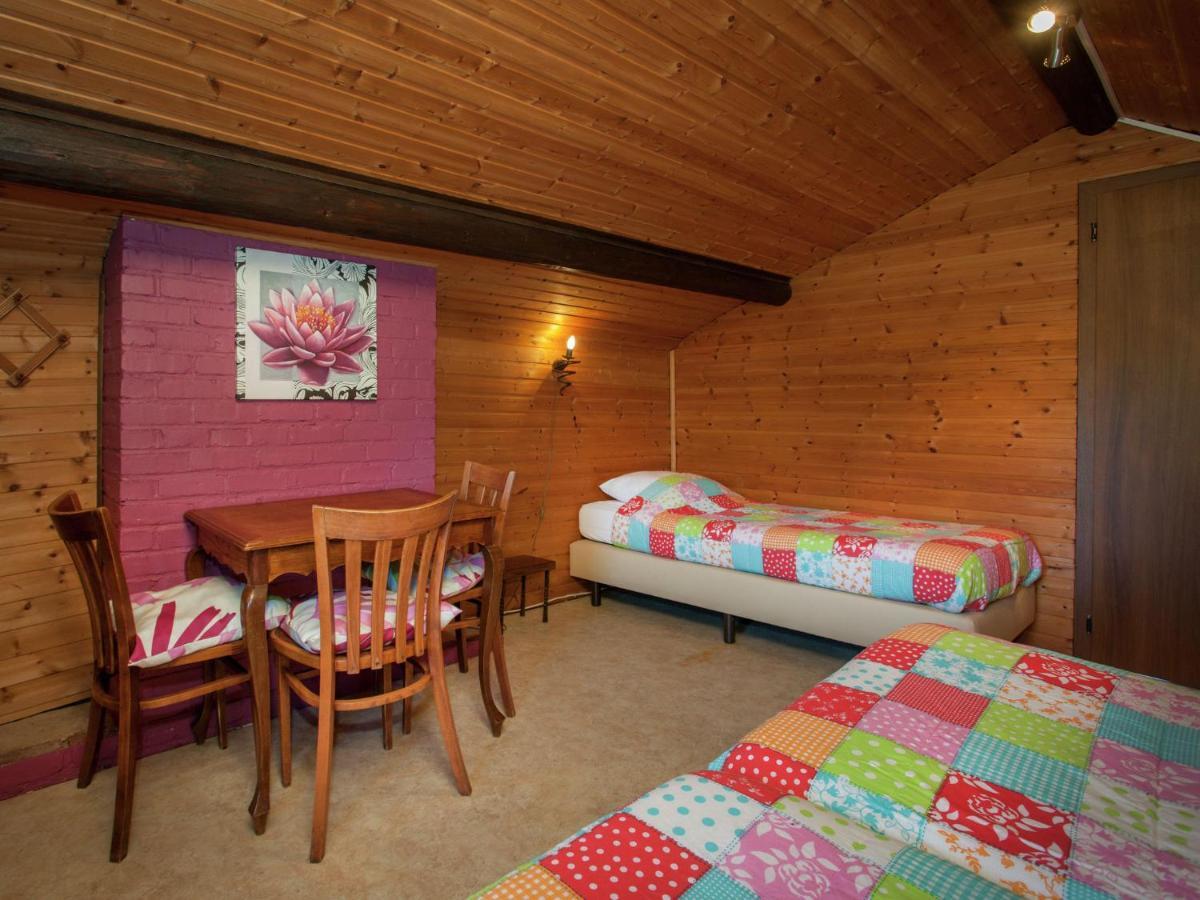 Open Wooden Chalet Built Against A Hill Франкоршамп Экстерьер фото