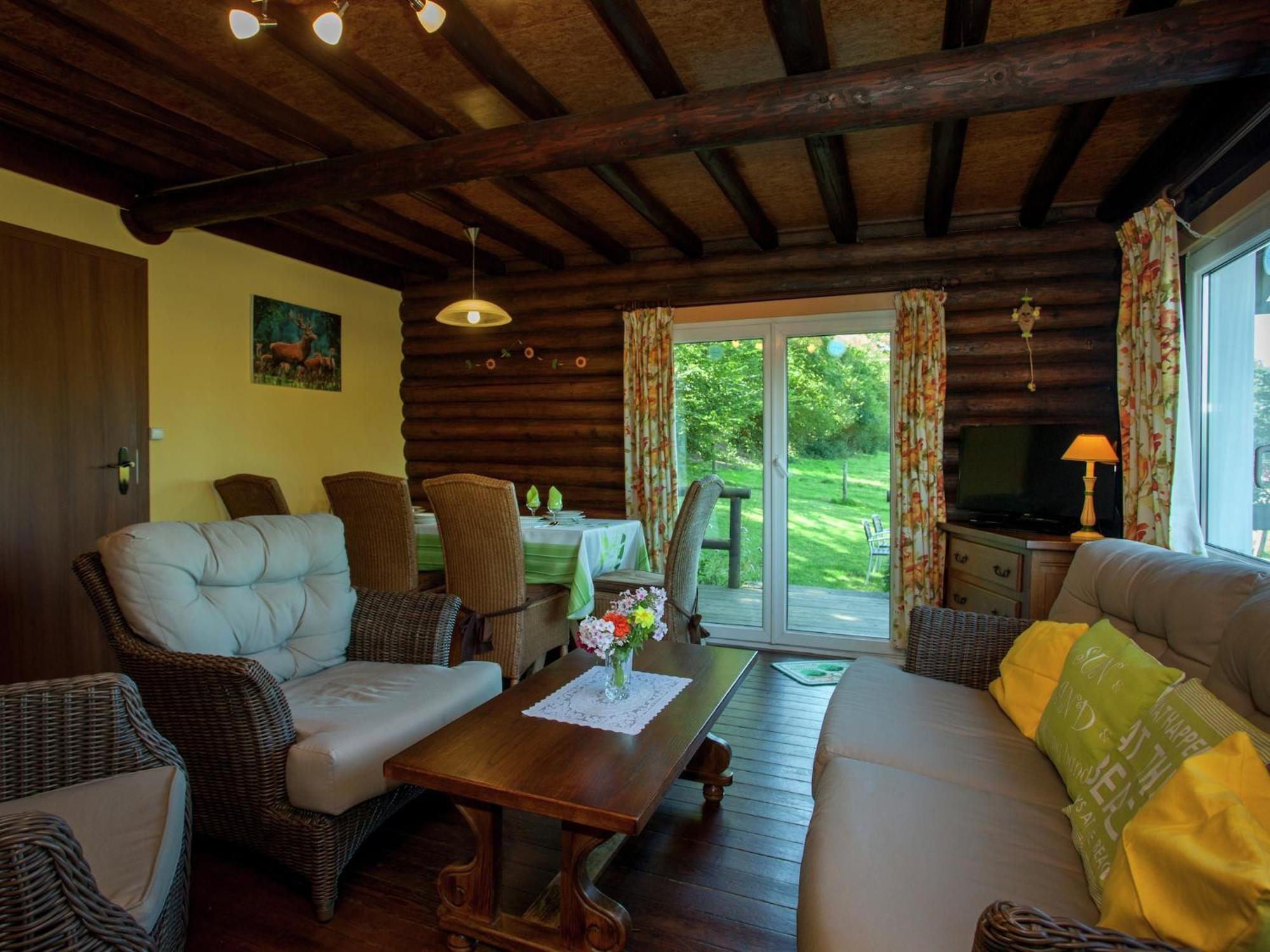 Open Wooden Chalet Built Against A Hill Франкоршамп Экстерьер фото